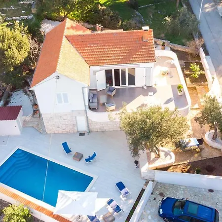 Amazing House W Pool And Big Sunny Terrace Close To Sea & Holiday home Splitska