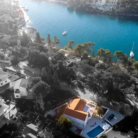 Amazing House W Pool And Big Sunny Terrace Close To Sea &