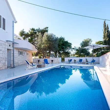 Amazing House W Pool And Big Sunny Terrace Close To Sea &