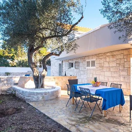 Amazing House W Pool And Big Sunny Terrace Close To Sea & Holiday home Splitska