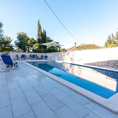 Amazing House W Pool And Big Sunny Terrace Close To Sea & Holiday home Splitska
