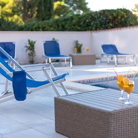 Amazing House W Pool And Big Sunny Terrace Close To Sea & Holiday home Splitska